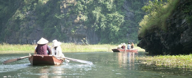 610x250_ninh-binh-rowing-boat